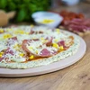 Piedra para pizza con asa y cuchillo, Ø 33 cm - 10 