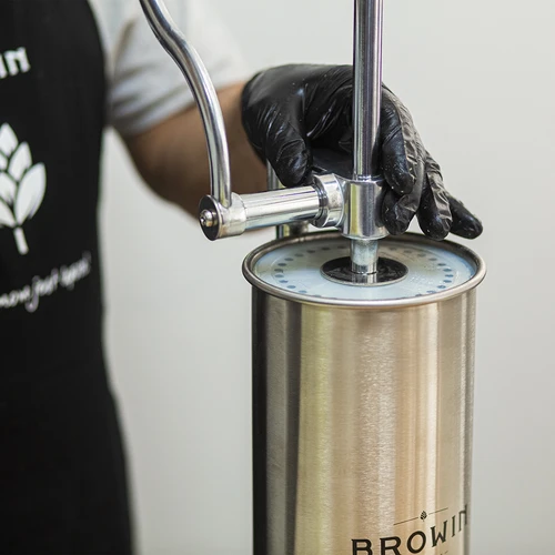 Embutidora vertical de 4 kg - 12