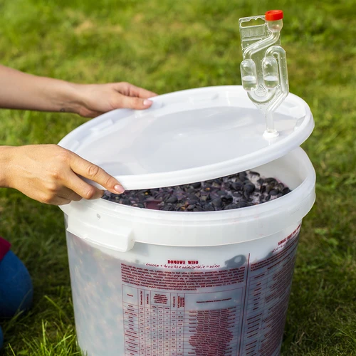 Pojemnik fermentacyjny 30L, w białym kolorze z nadrukiem, kranem i 2 rurkami - j.EN - 15