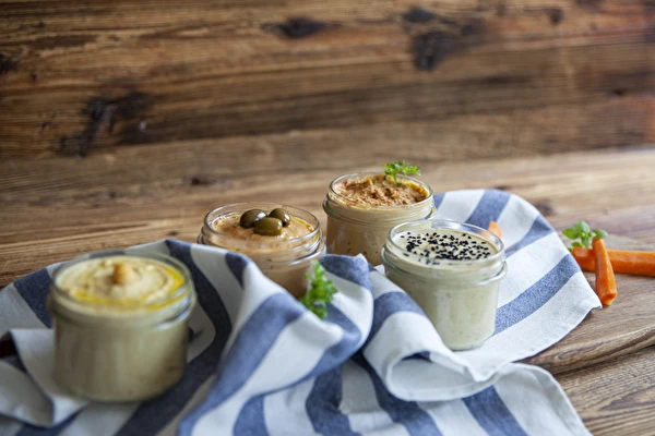 Hummus w różnych wersjach smakowych