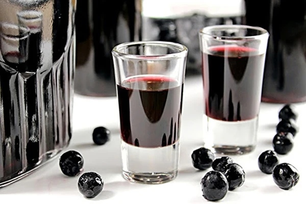 Licor de frutas del bisabuelo Pędzimira