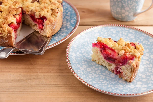 Pastel de levadura sin amasado con fresas
