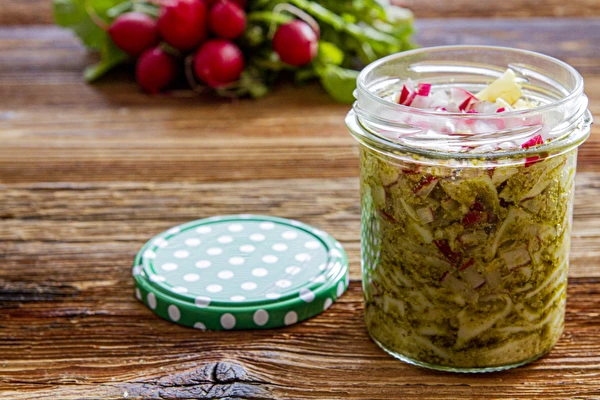 Pesto de hojas de rábano