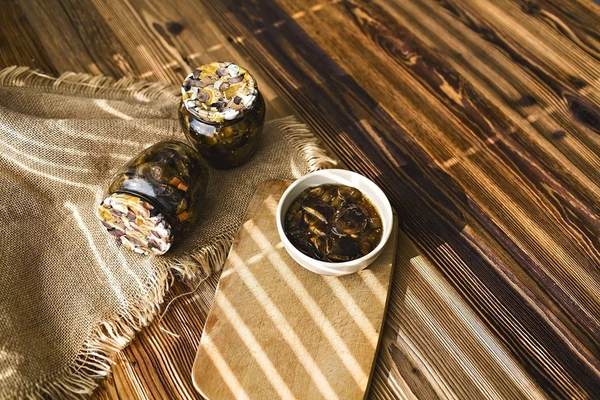 Setas encurtidas caseras