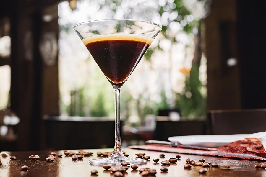 Browin Przepiśnik - Espresso Martini - un cóctel elegante con aroma a café