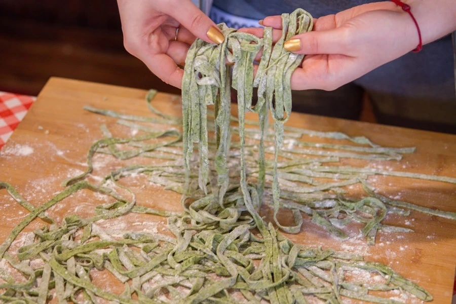 Browin Przepiśnik - Pasta de espinacas con requesón y panceta