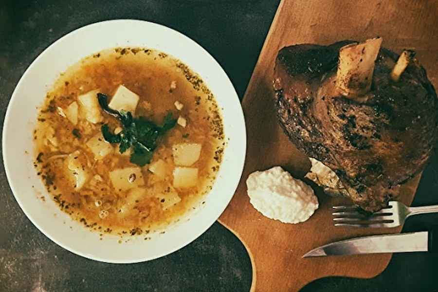 Browin Przepiśnik - Sopa de guisantes con codillo de cerdo